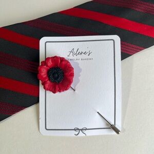 Poppy Lapel Pin -red and black